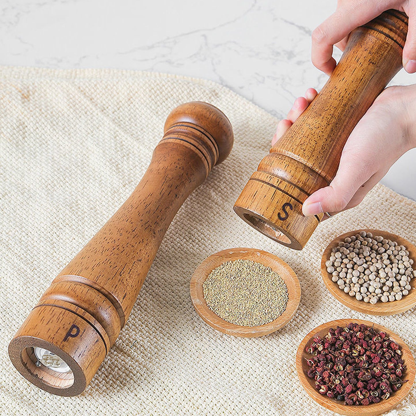 Cooking Salt and Pepper Grinder Hand Movement Wood Pepper Mill Kitchen Tool